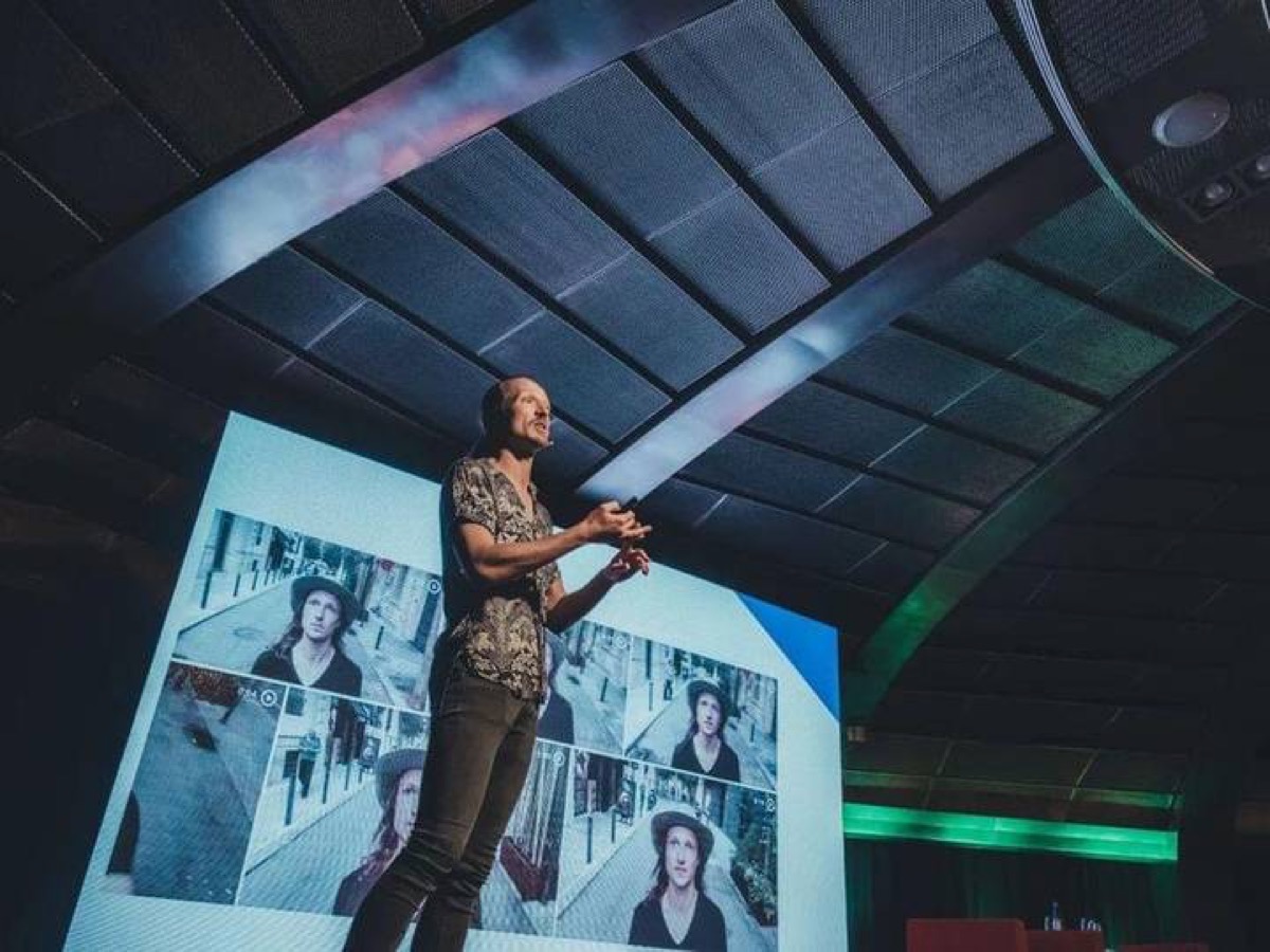 Gui Perdrix speaking to a full conference hall